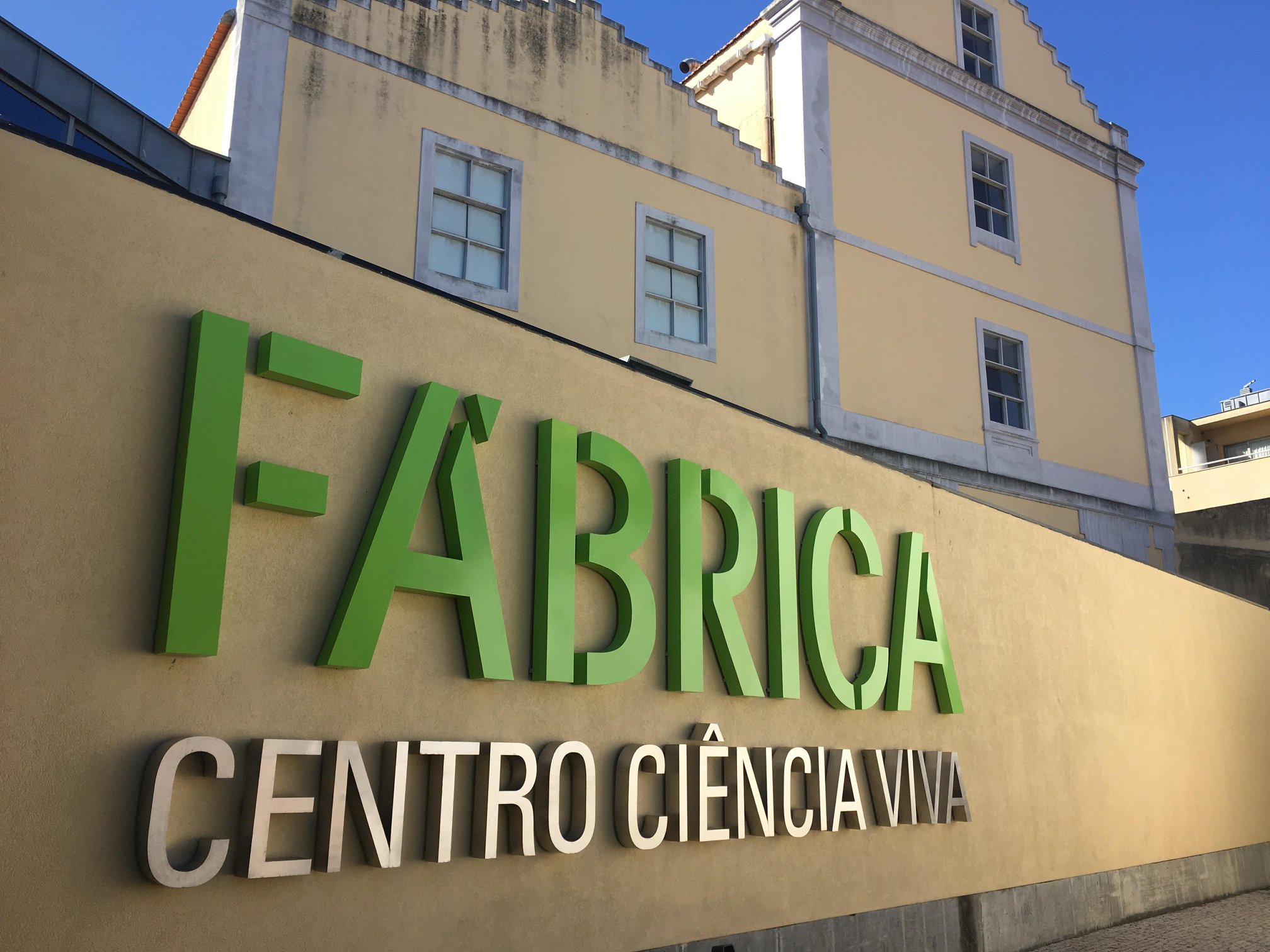 Alunos do 6º ano na Fábrica do Centro de Ciência Viva, em Aveiro